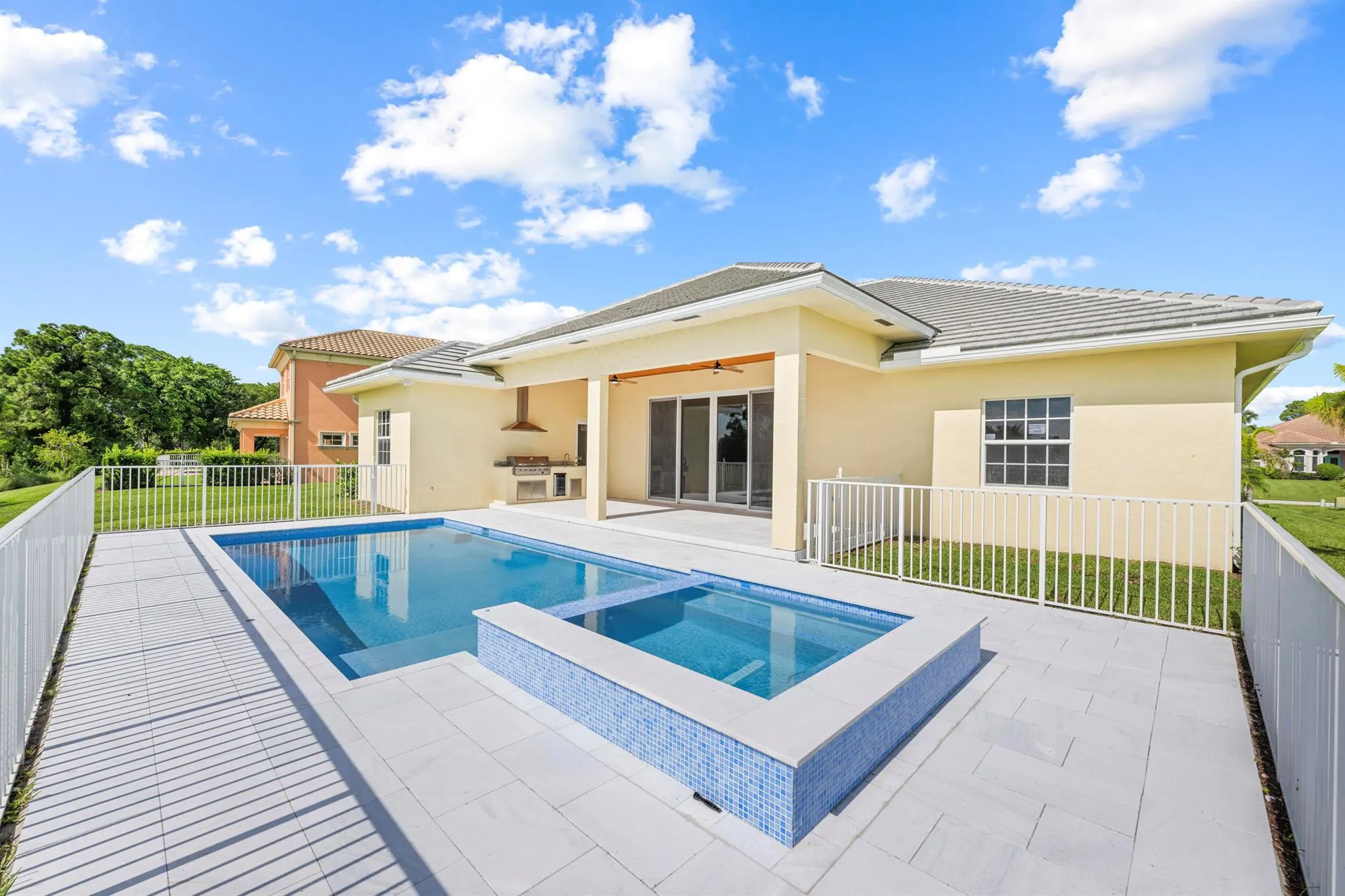 1232 SW Squire Johns Lane