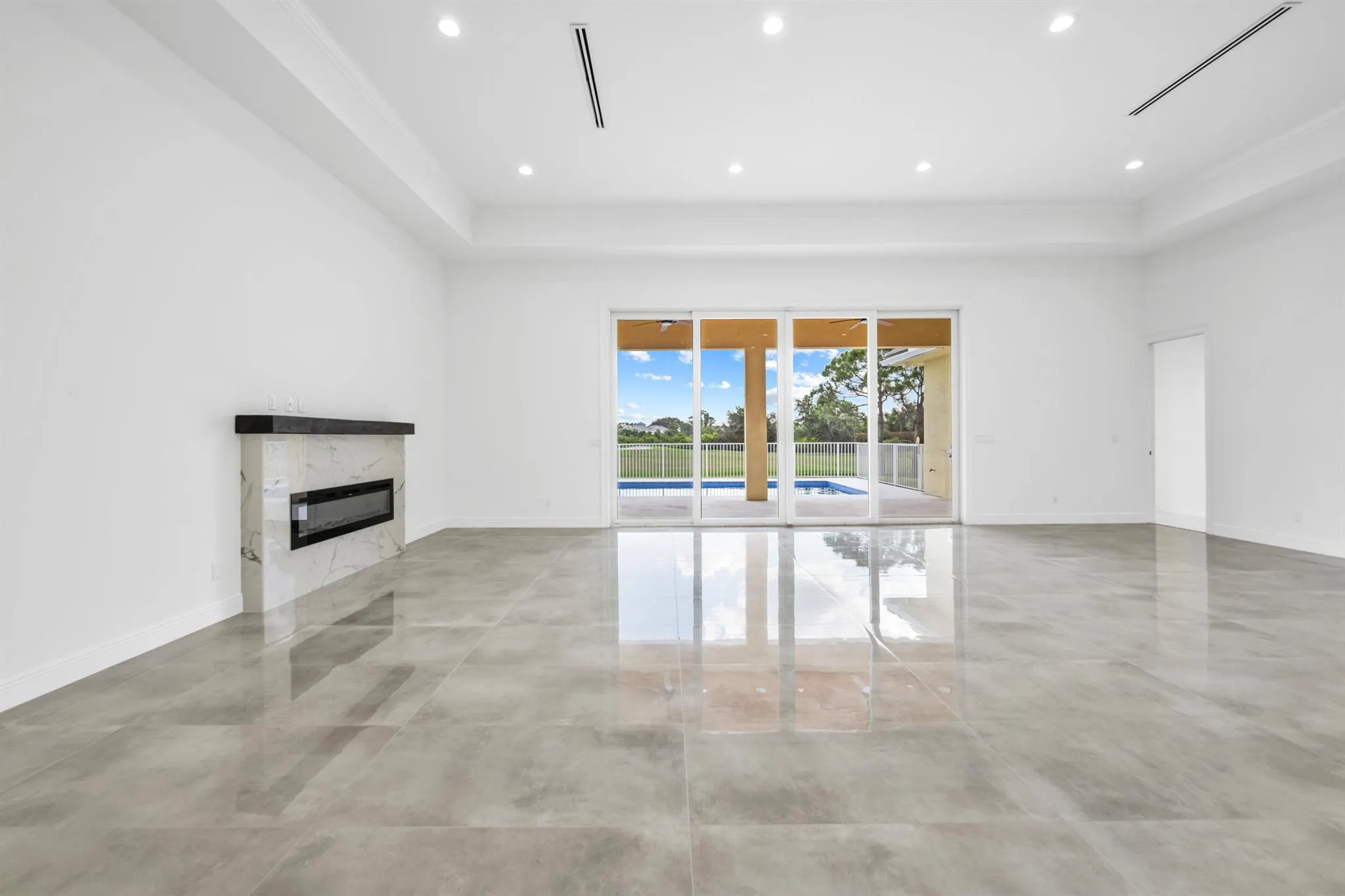 1232 SW Squire Johns Lane