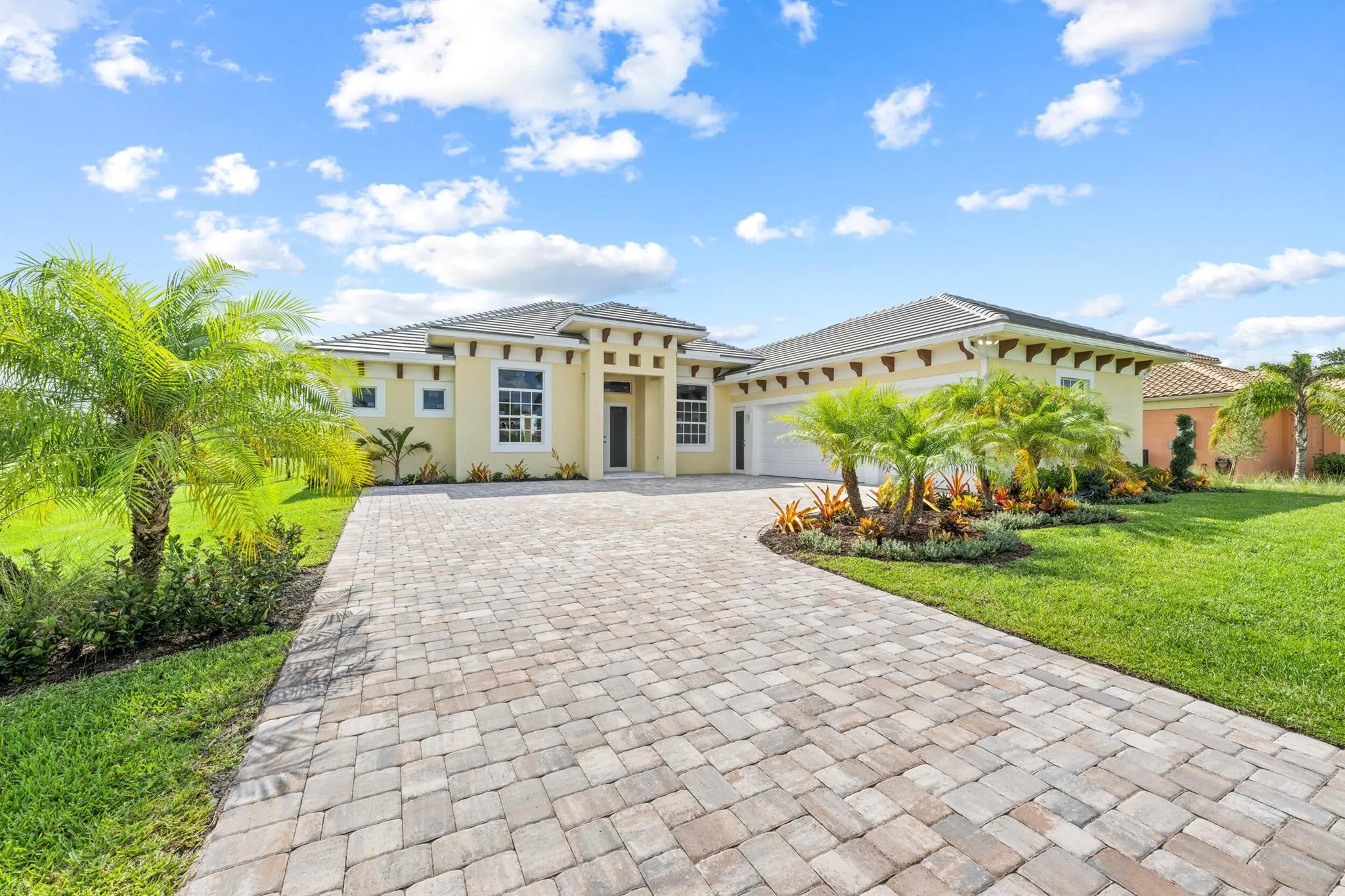 1232 SW Squire Johns Lane