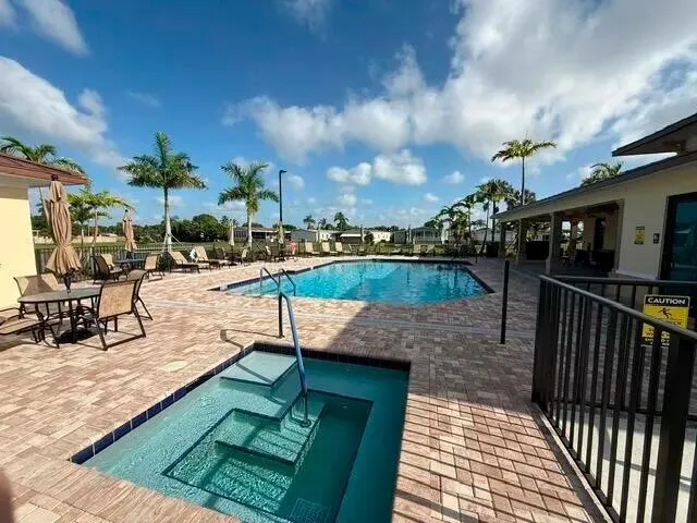 6157 Seashore Dr,, #106