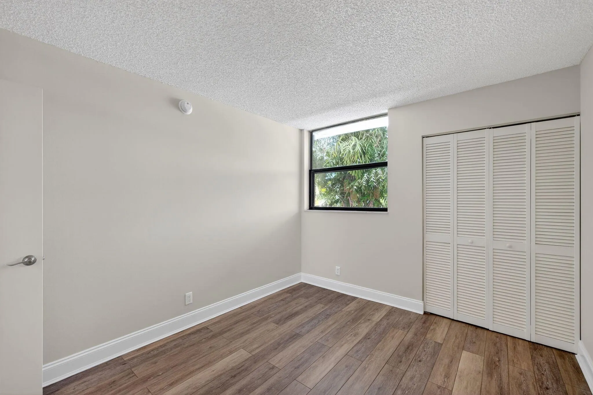 117 Lake Emerald Drive, #208