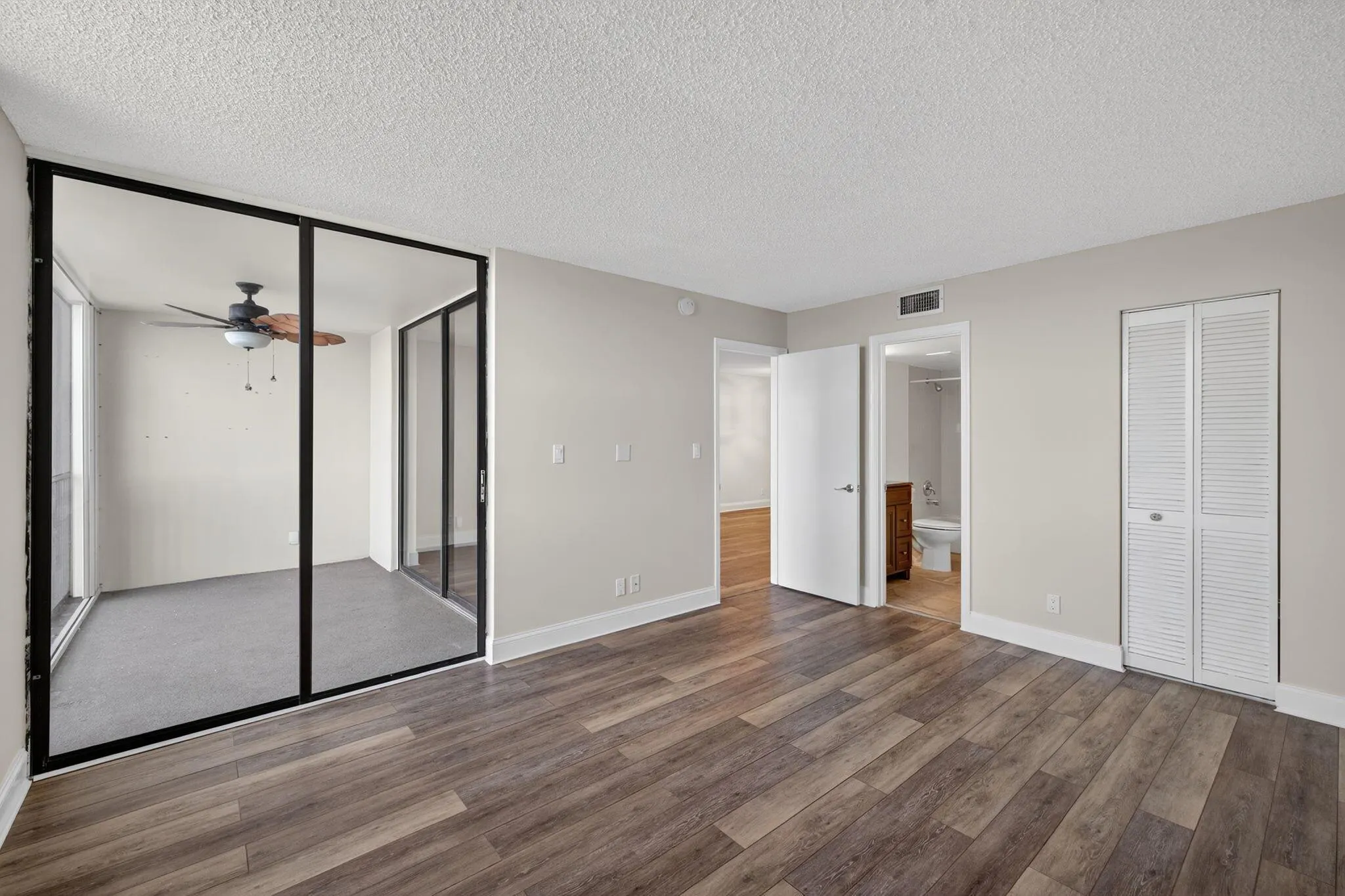 117 Lake Emerald Drive, #208