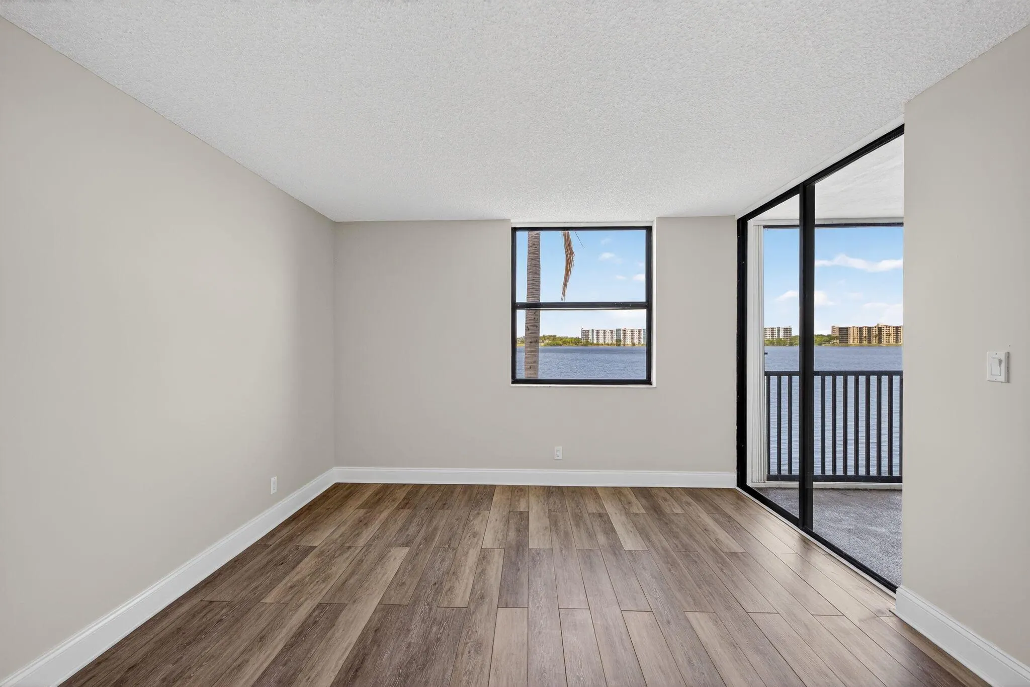 117 Lake Emerald Drive, #208