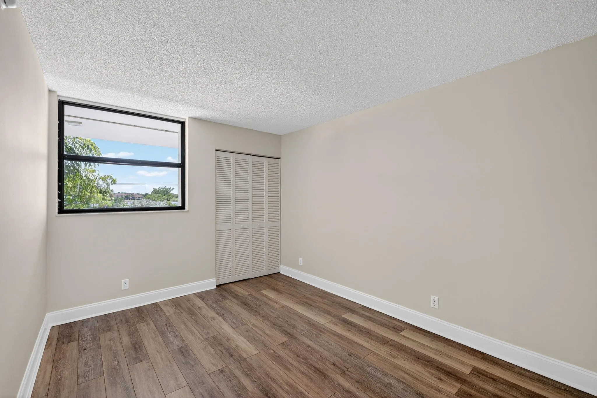 117 Lake Emerald Drive, #208