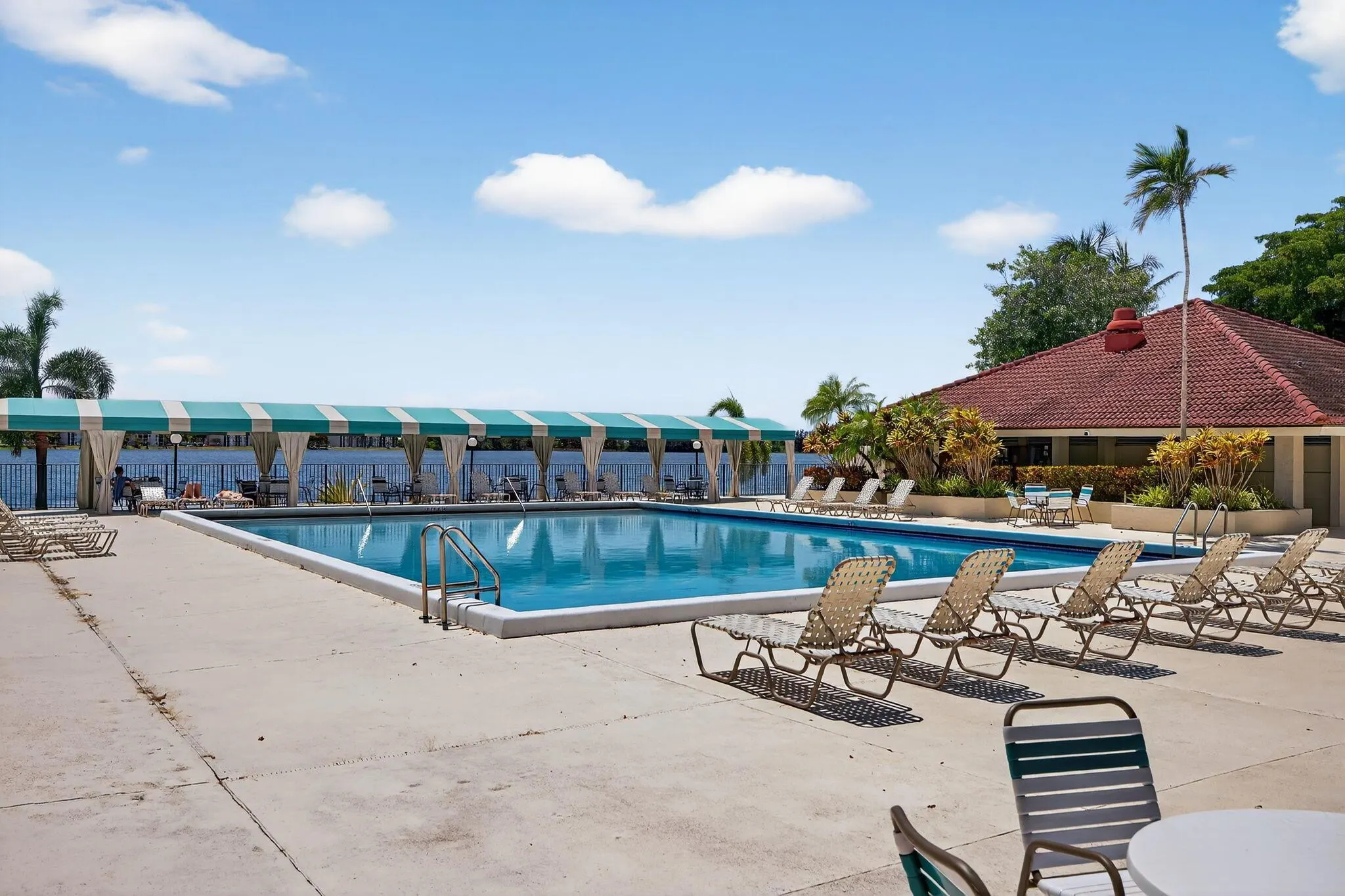 117 Lake Emerald Drive, #208