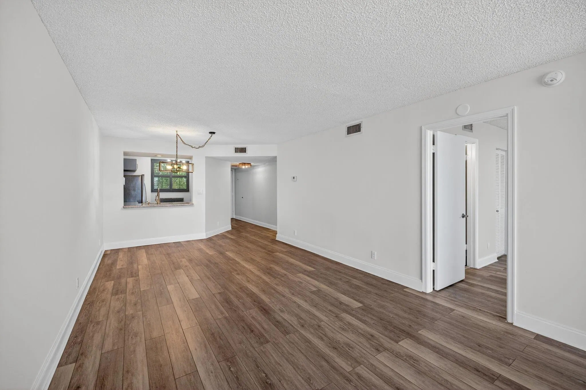117 Lake Emerald Drive, #208
