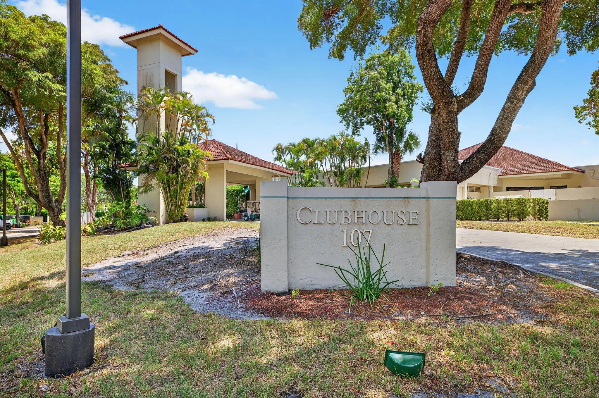 117 Lake Emerald Drive, #208
