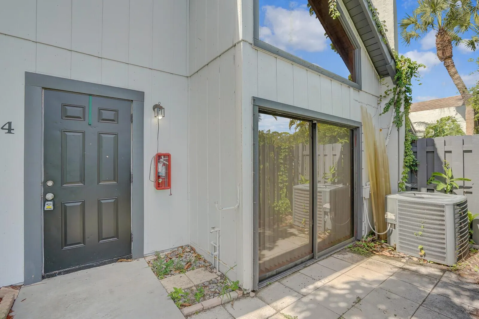 100 Sparrow Drive, #4