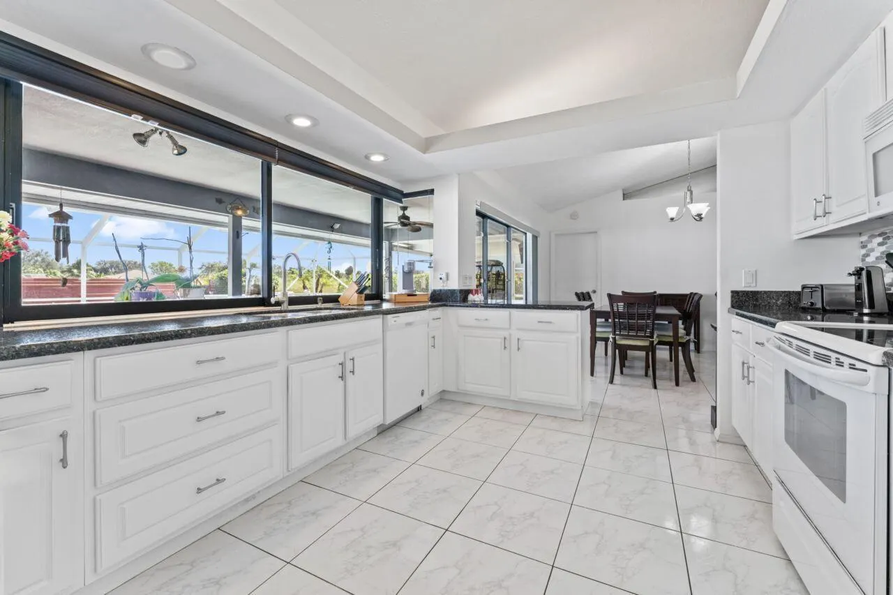 162 SW Dalton Circle