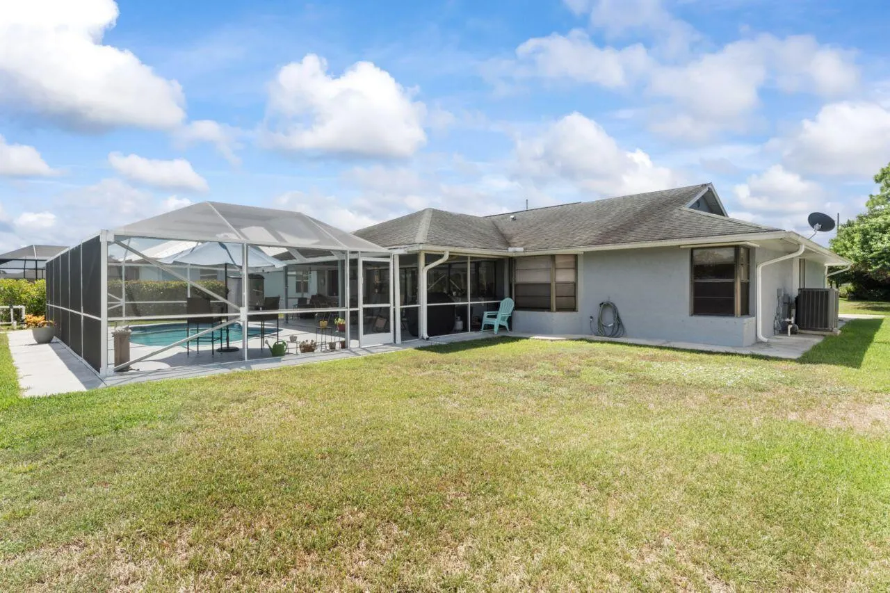 162 SW Dalton Circle