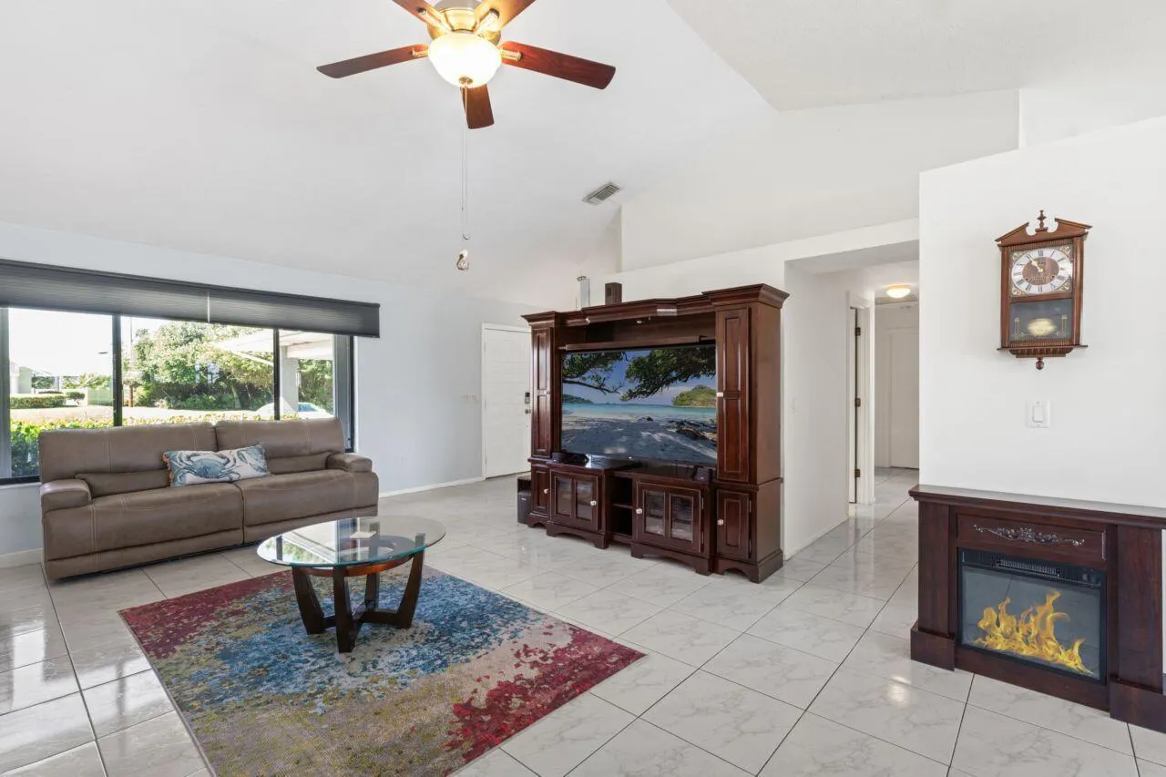 162 SW Dalton Circle