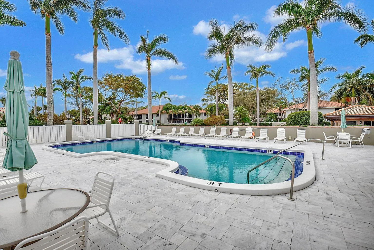 95 Pelican Pointe Drive, #2010
