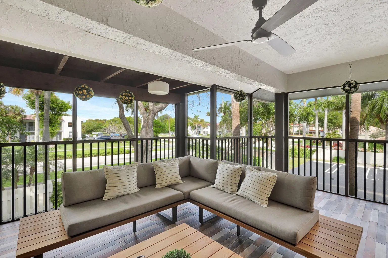 95 Pelican Pointe Drive, #2010