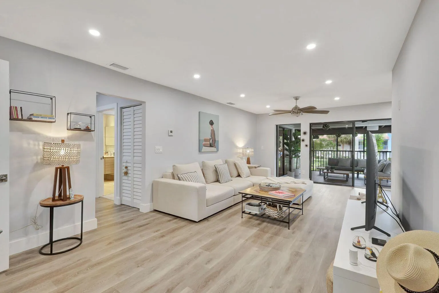 95 Pelican Pointe Drive, #2010