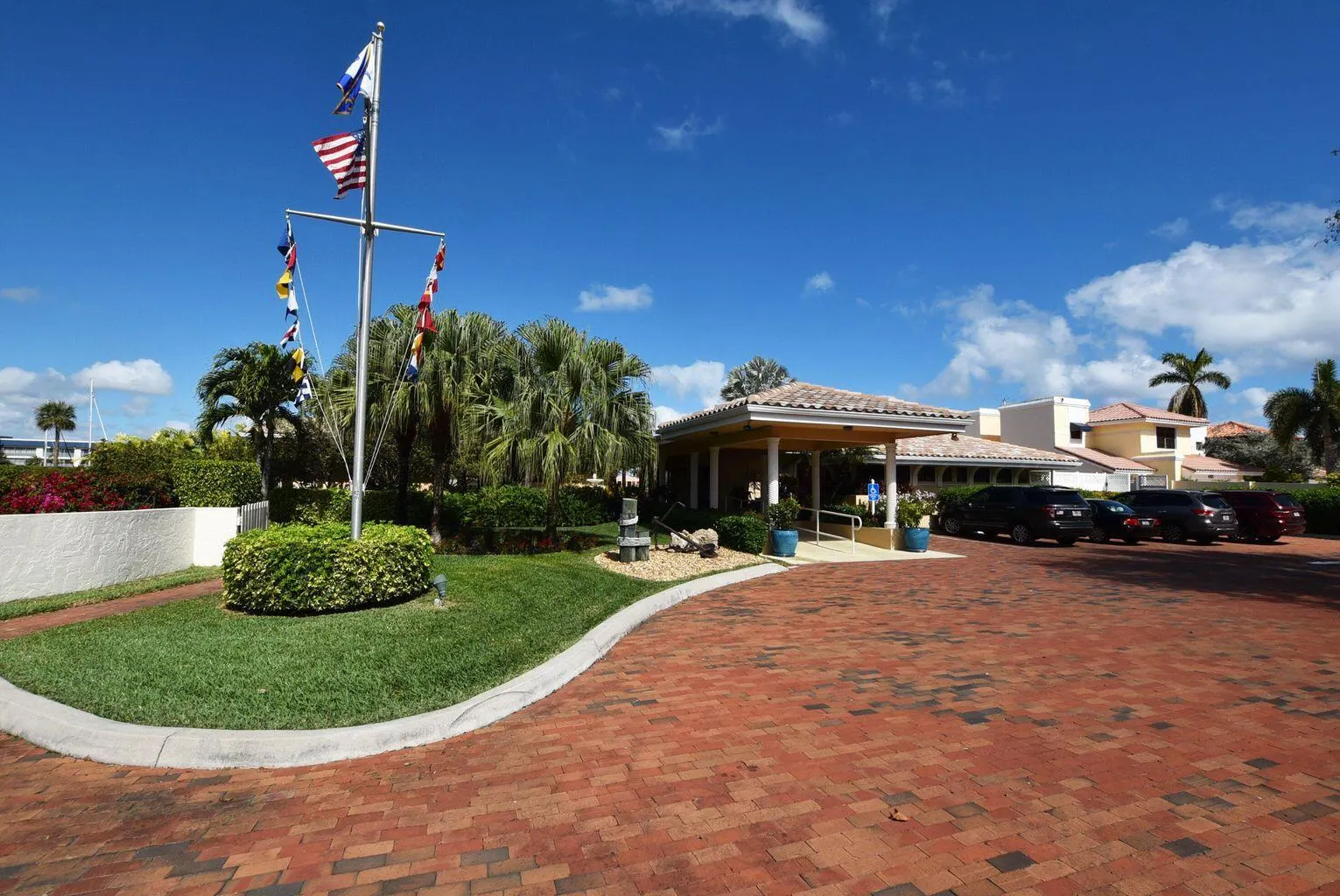 95 Pelican Pointe Drive, #2010