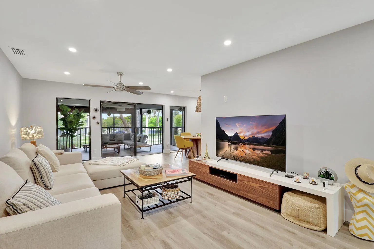 95 Pelican Pointe Drive, #2010