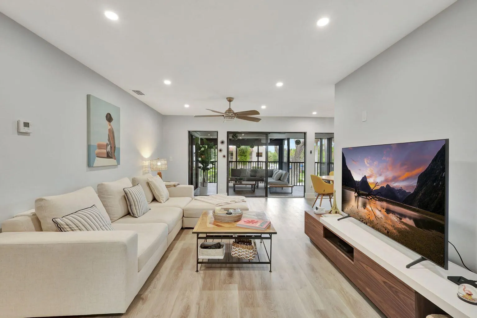 95 Pelican Pointe Drive, #2010
