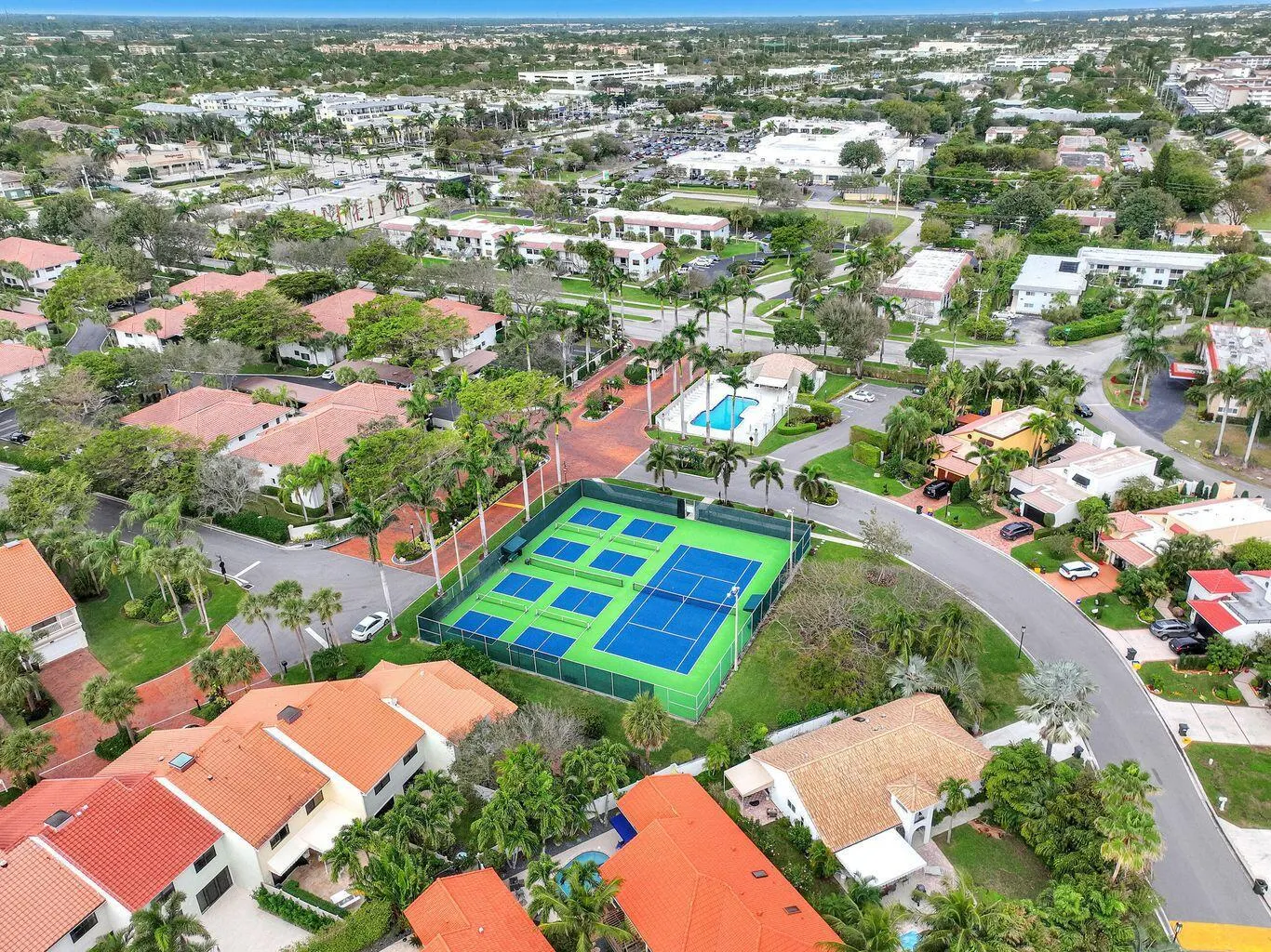 95 Pelican Pointe Drive, #2010