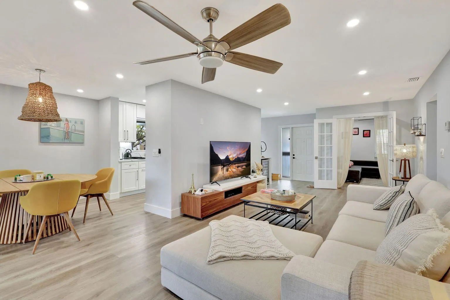 95 Pelican Pointe Drive, #2010