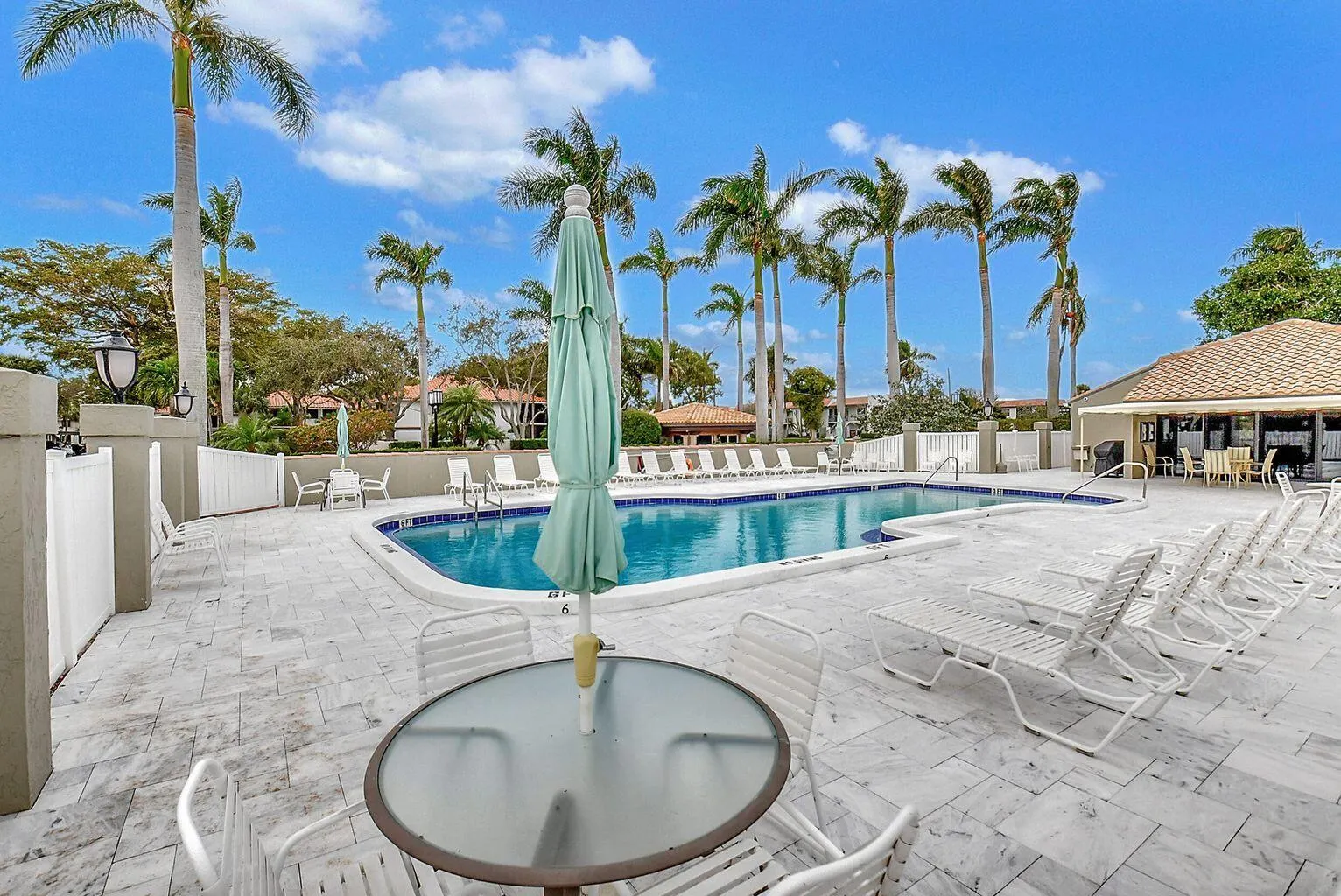 95 Pelican Pointe Drive, #2010