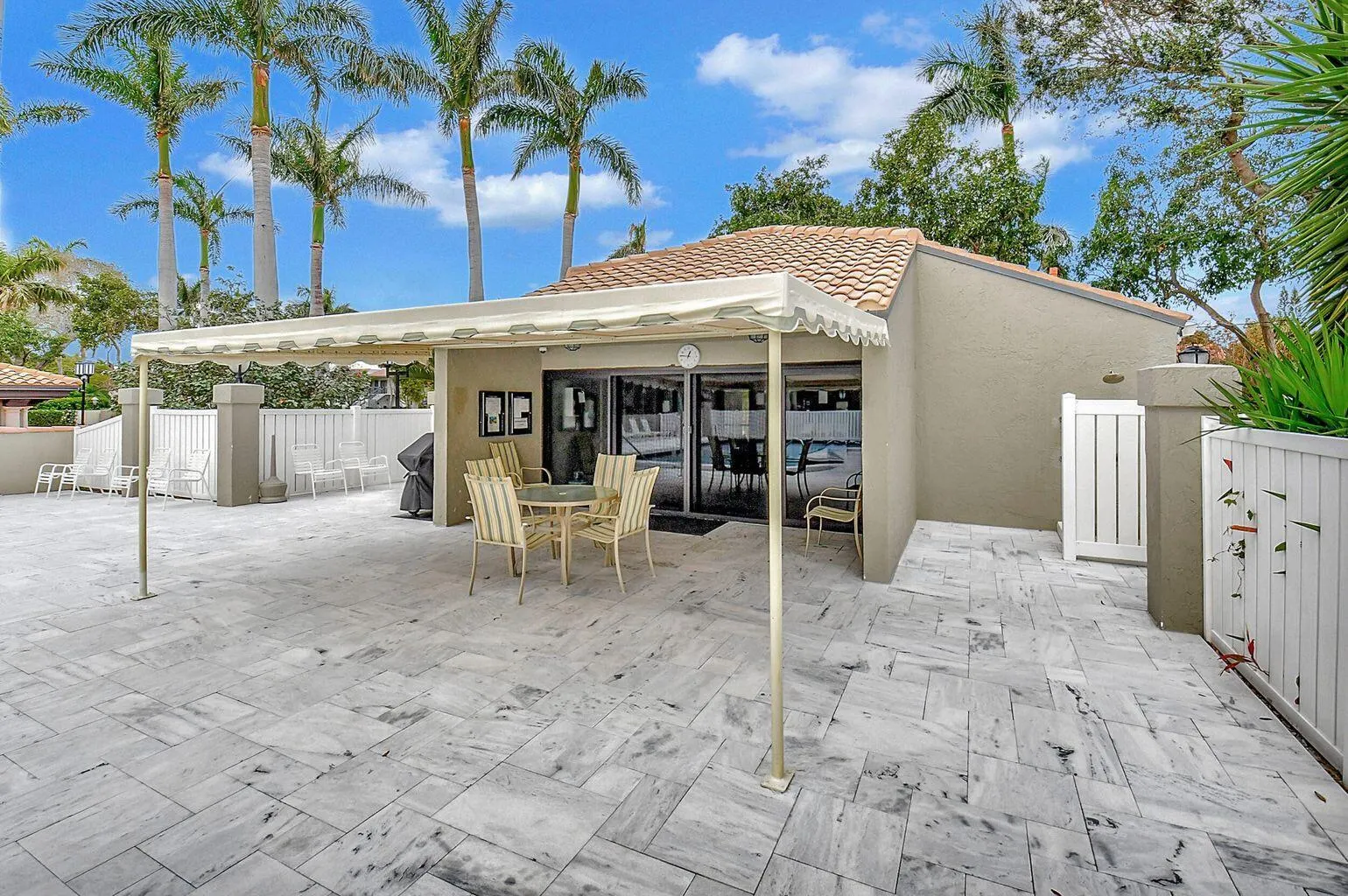 95 Pelican Pointe Drive, #2010
