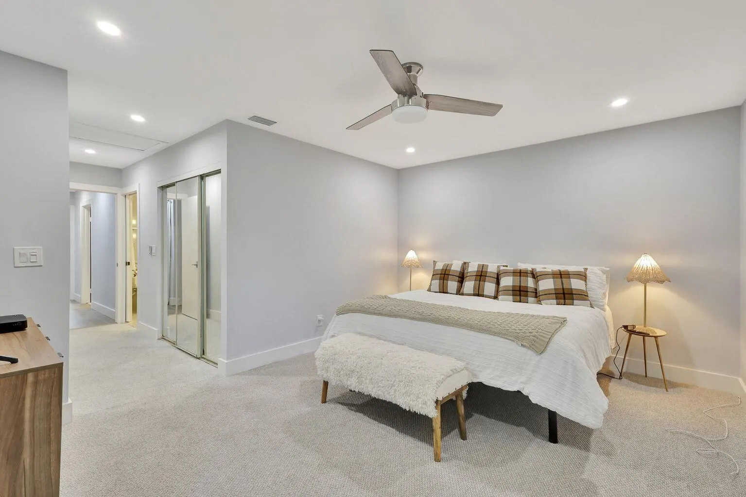 95 Pelican Pointe Drive, #2010