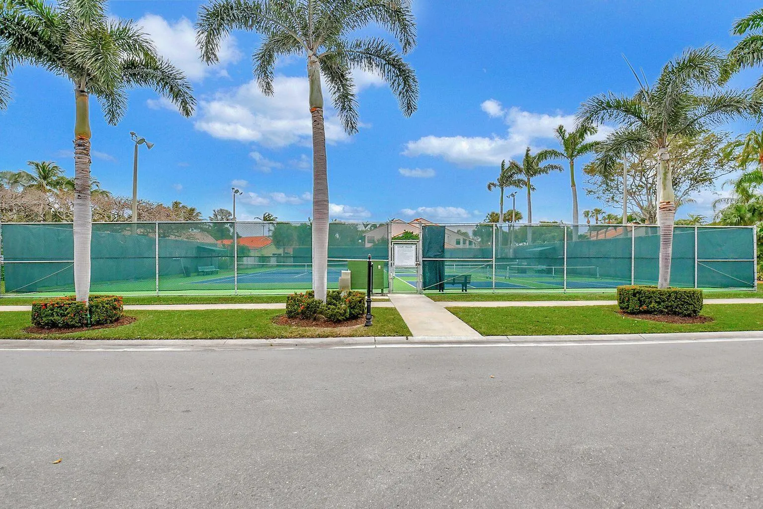 95 Pelican Pointe Drive, #2010
