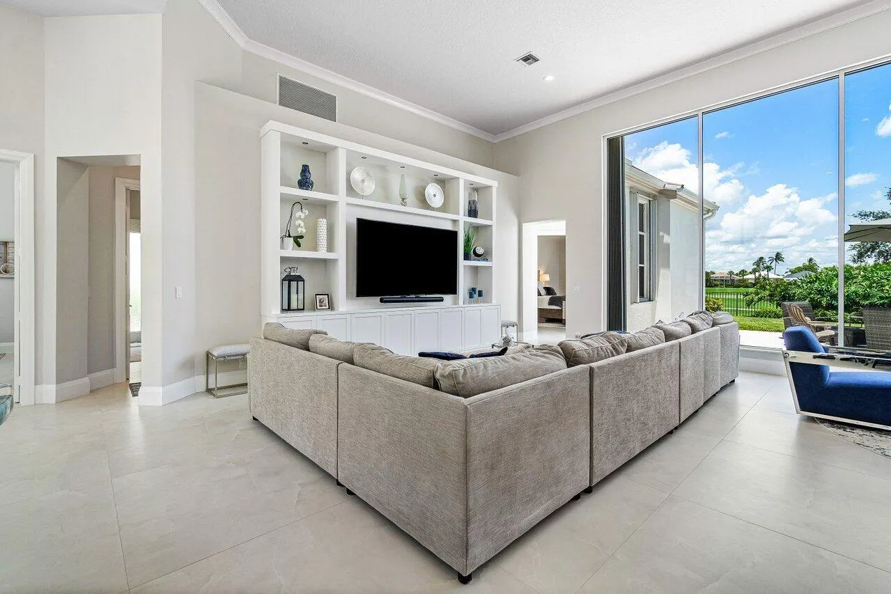 1144 Crystal Drive