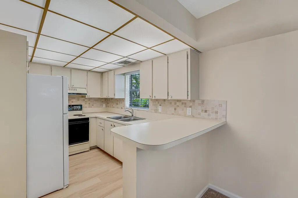 135 Shore Court, #203