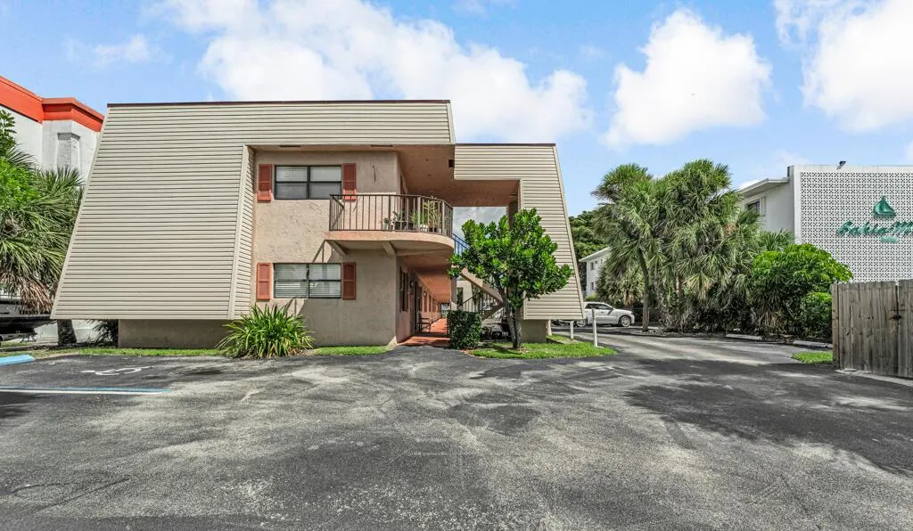 135 Shore Court, #203