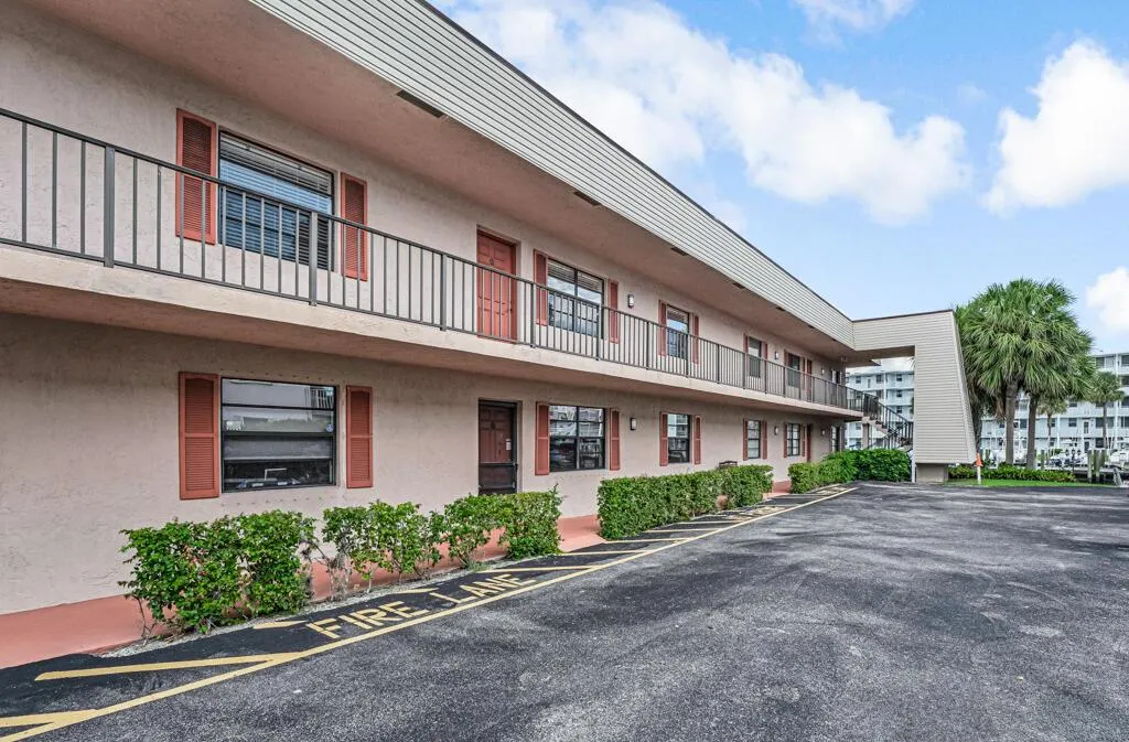 135 Shore Court, #203