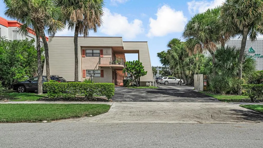 135 Shore Court, #203