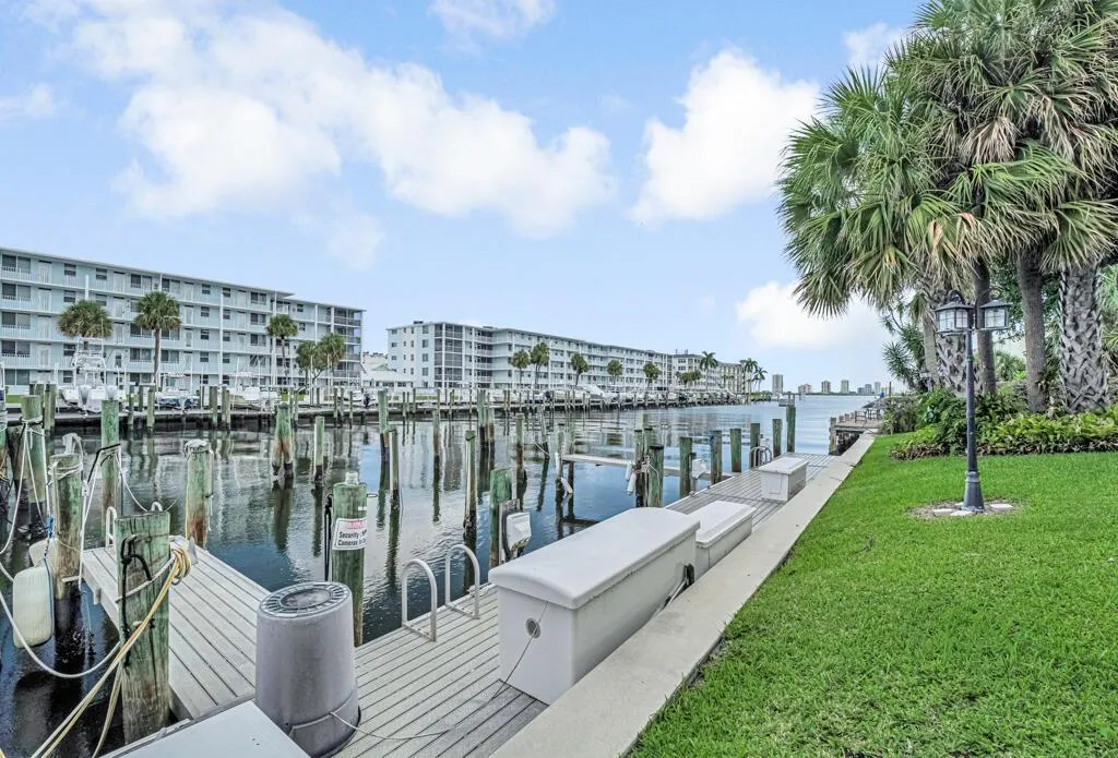 135 Shore Court, #203