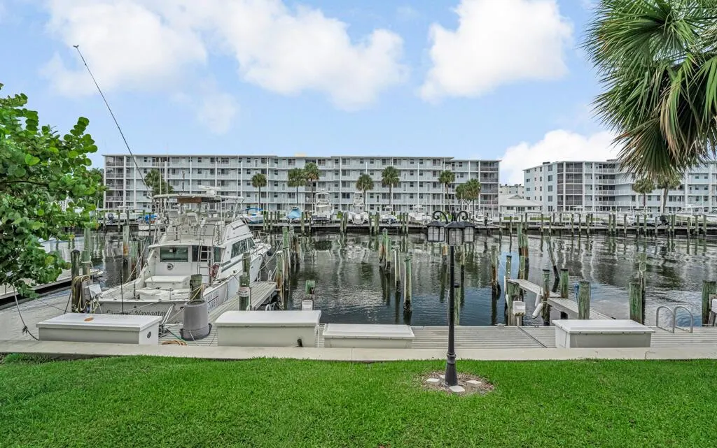 135 Shore Court, #203