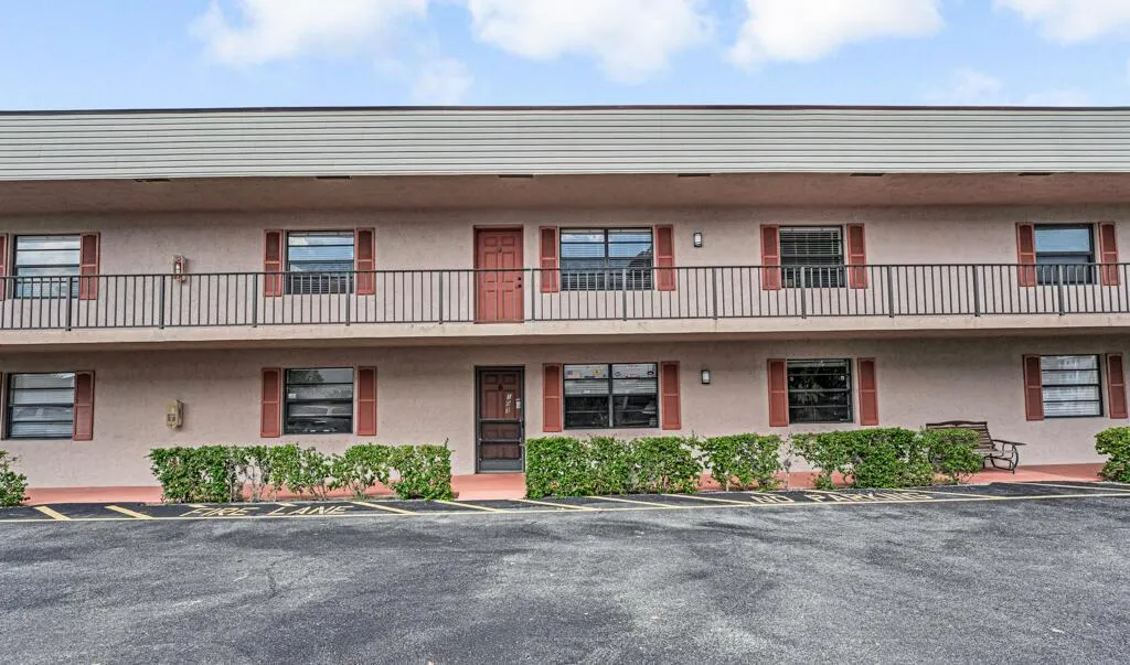 135 Shore Court, #203