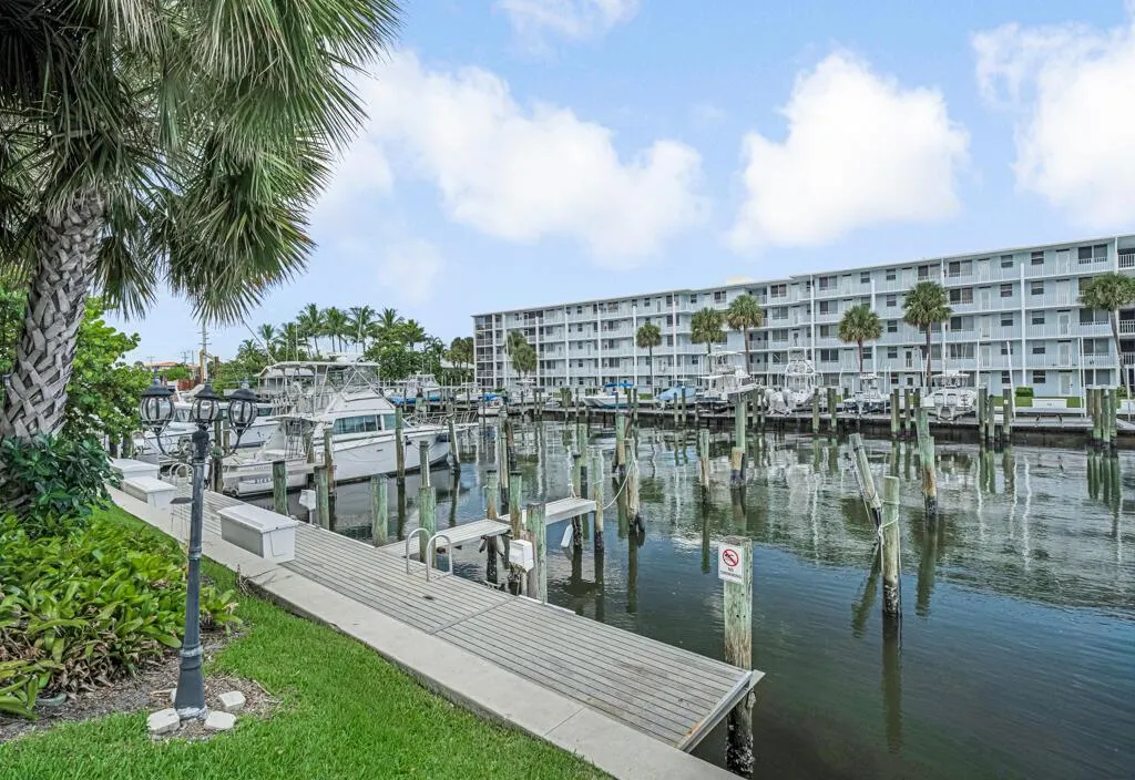 135 Shore Court, #203