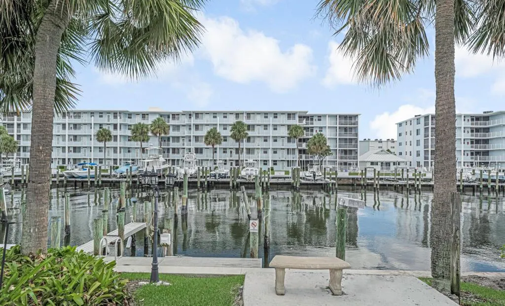 135 Shore Court, #203