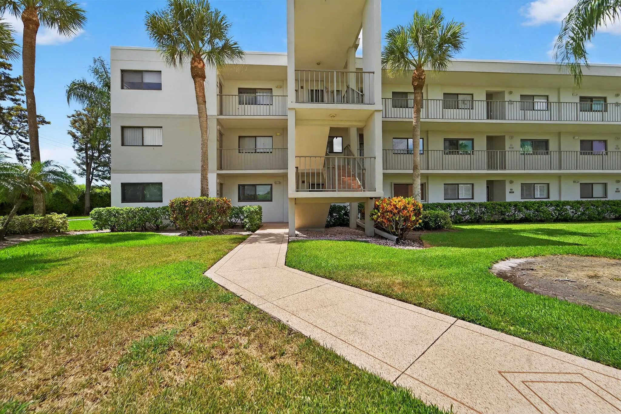 5574 Witney Drive, #102