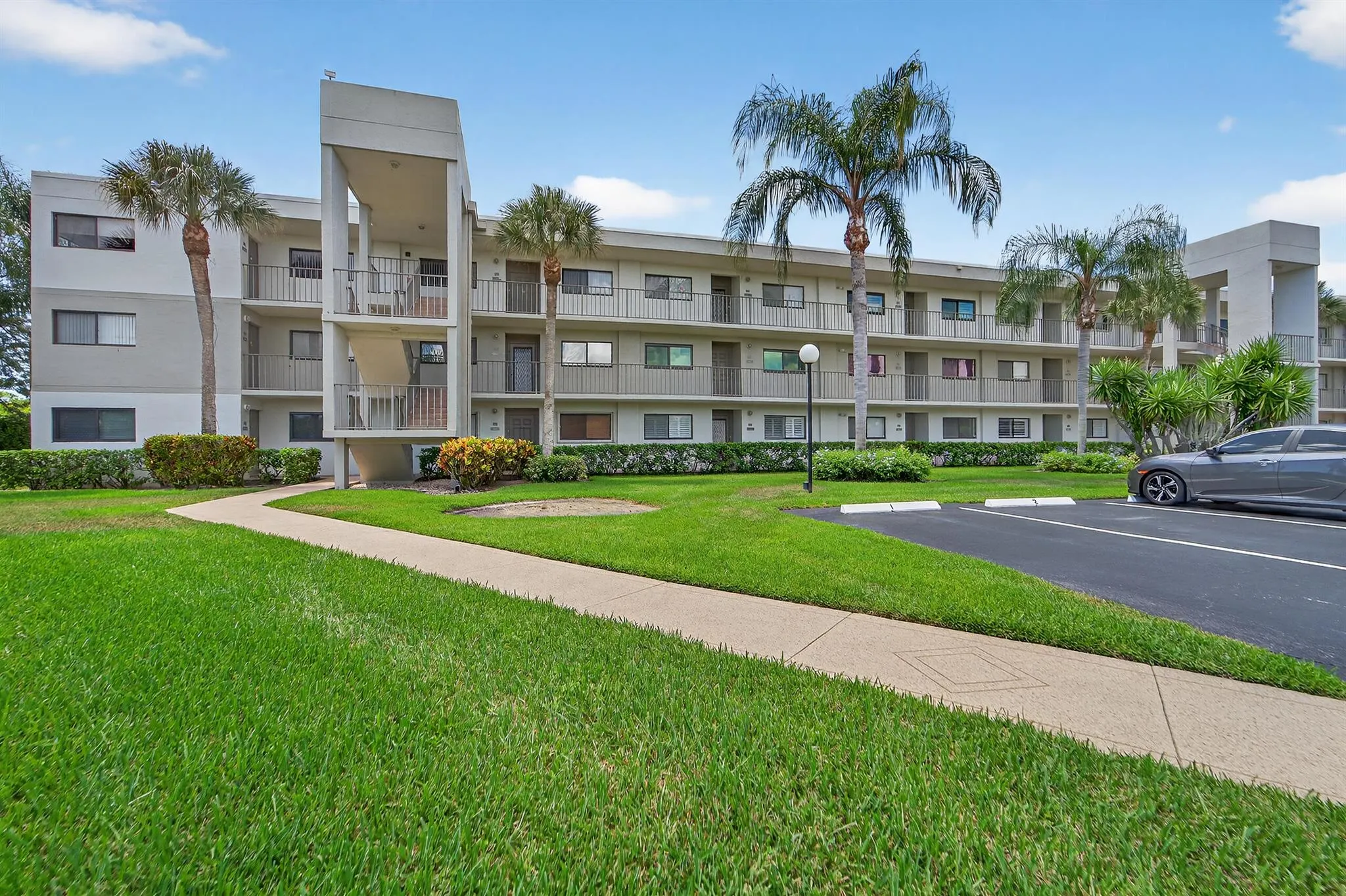 5574 Witney Drive, #102