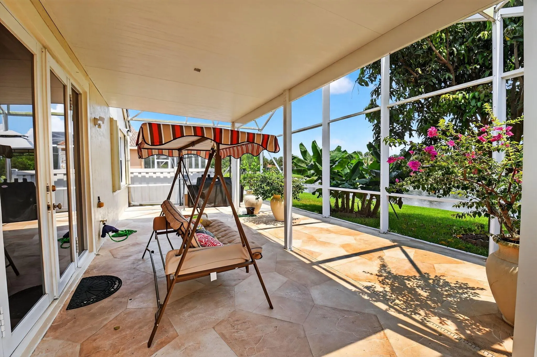 21196 Via Ventura