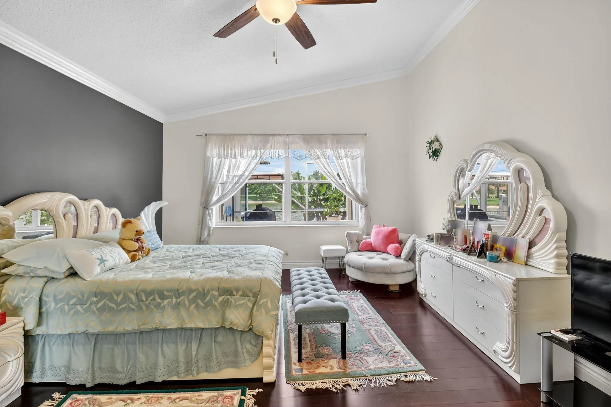 21196 Via Ventura