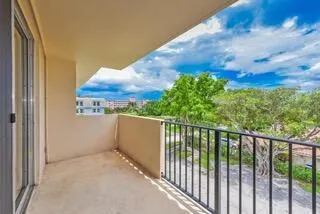 1000 Spanish River Road, #4s