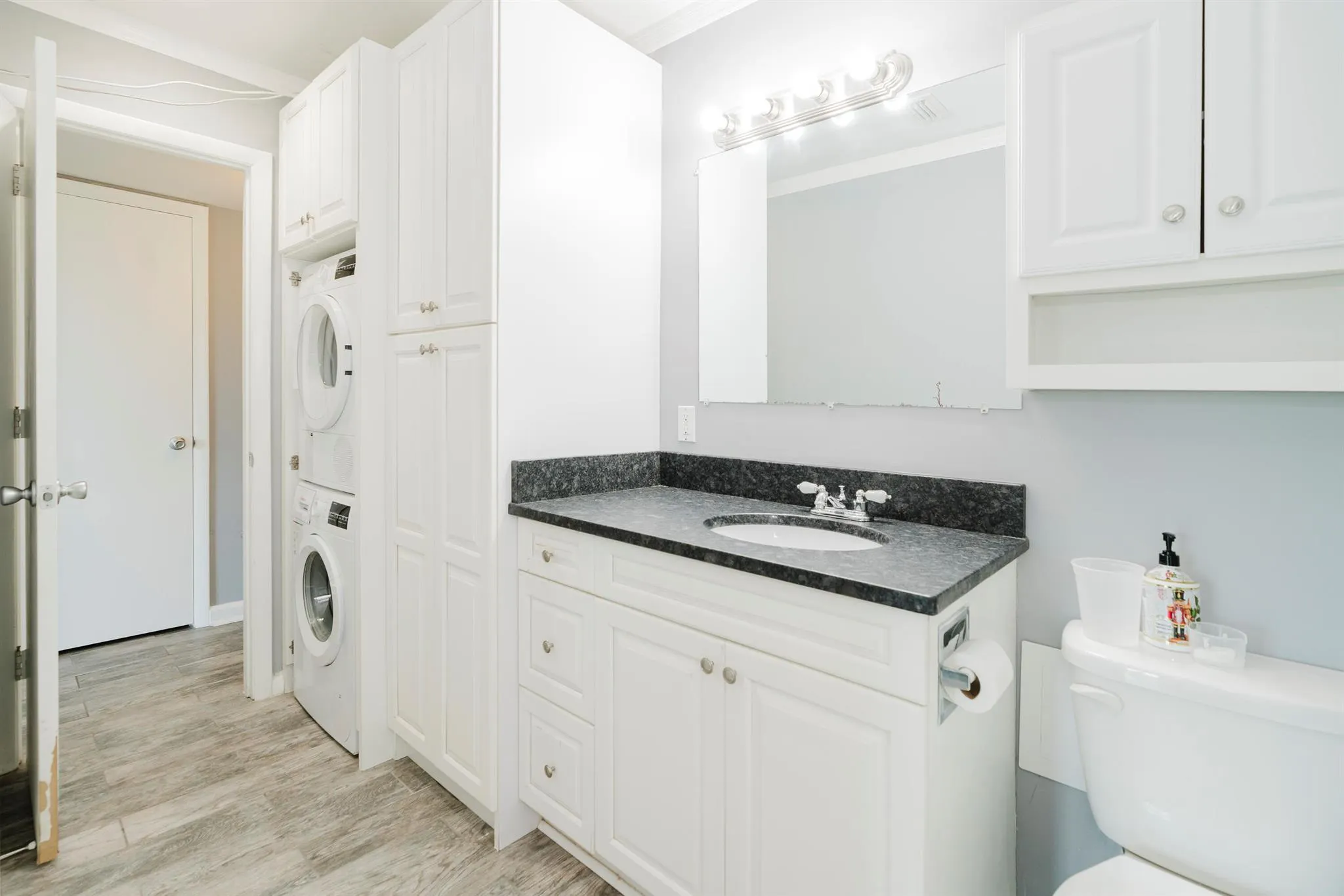 8 Vista Palm Ln, #103