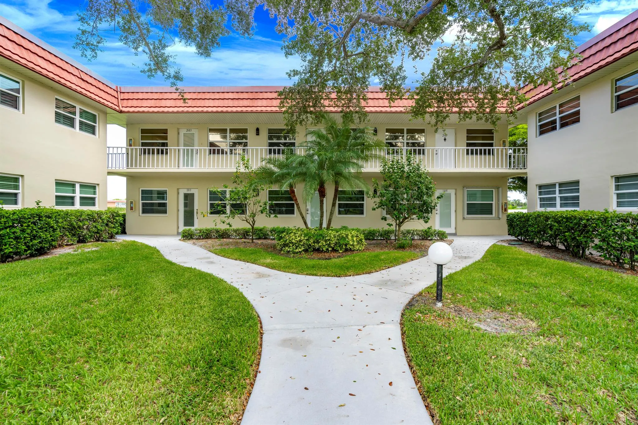 8 Vista Palm Ln, #103