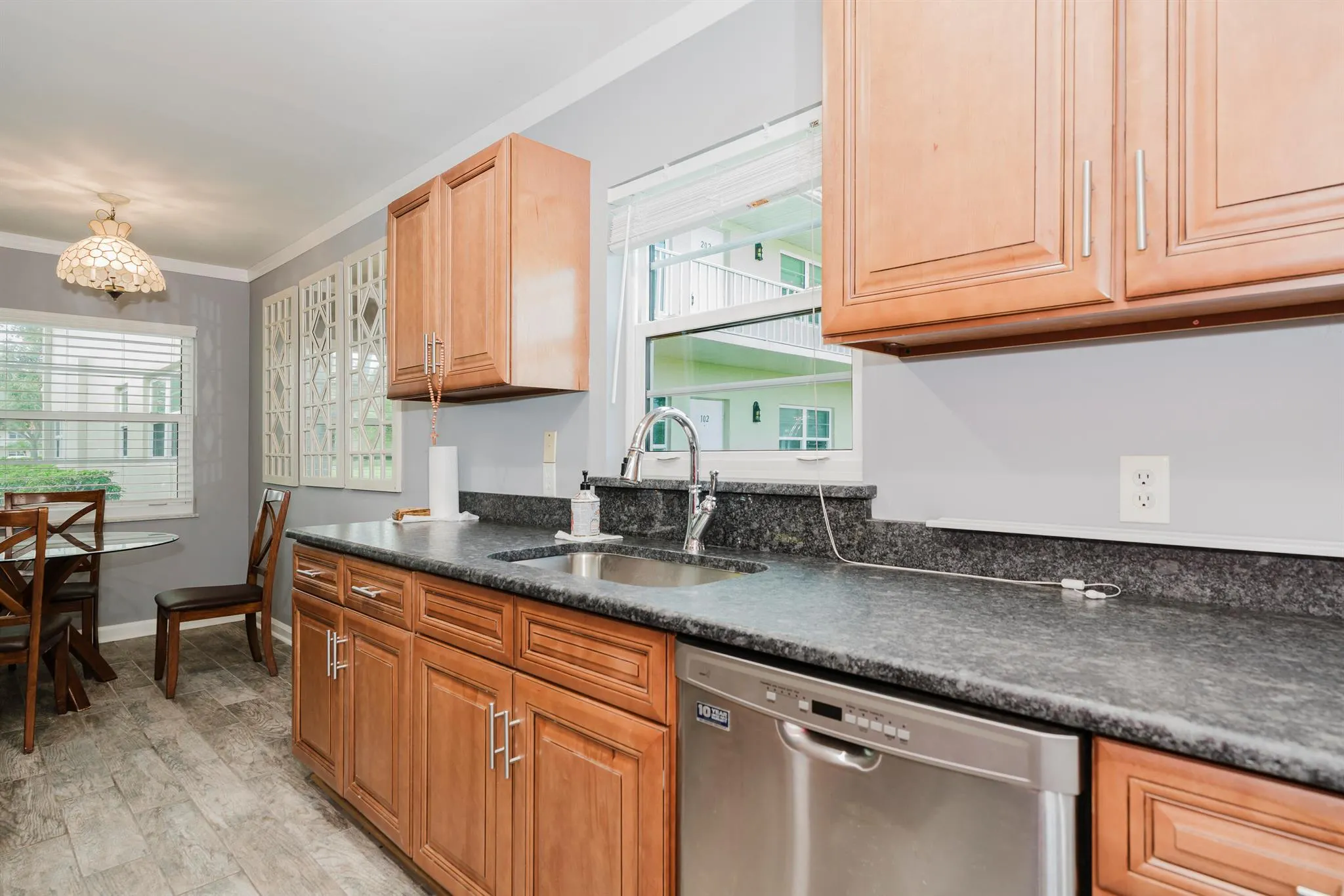 8 Vista Palm Ln, #103
