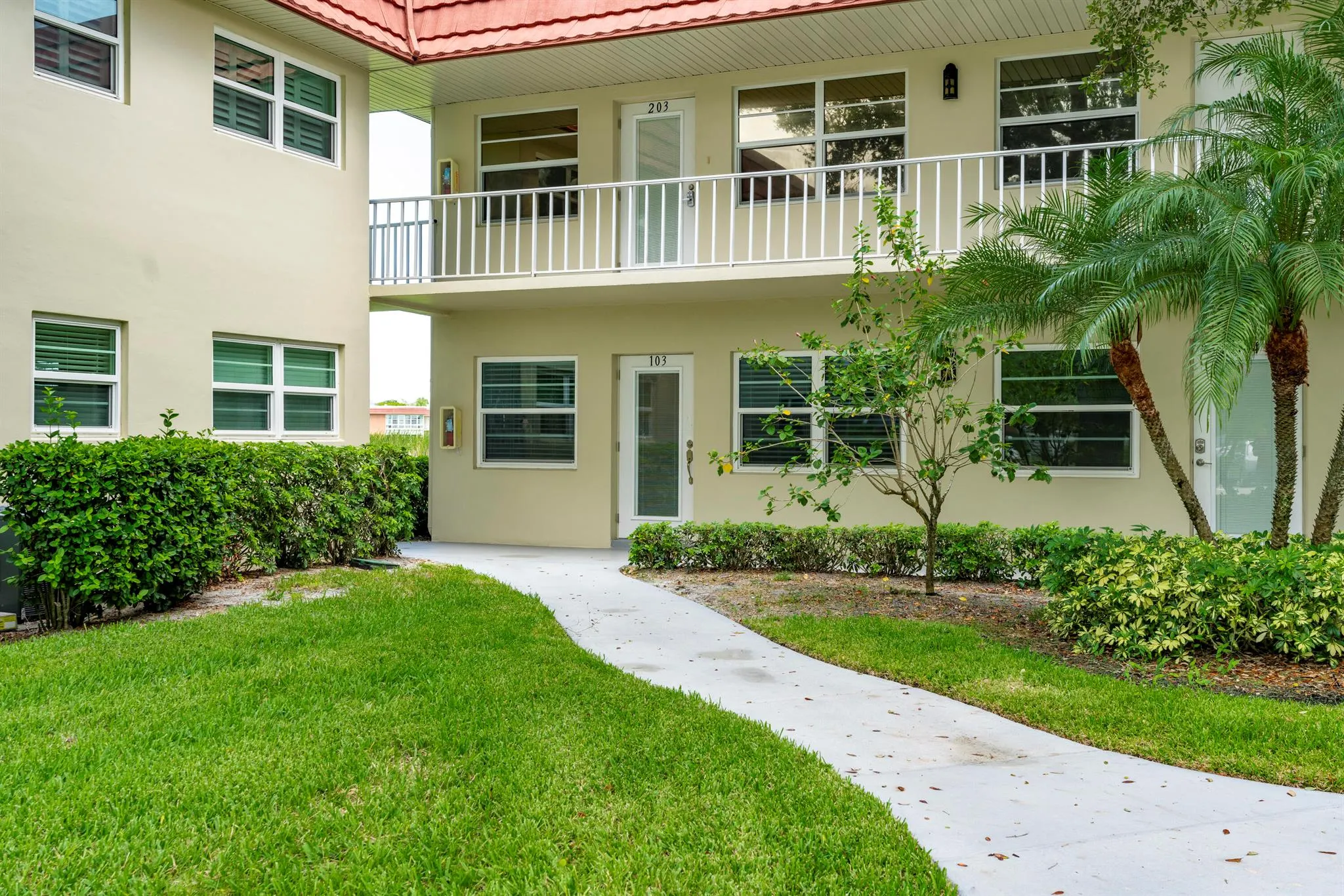 8 Vista Palm Ln, #103