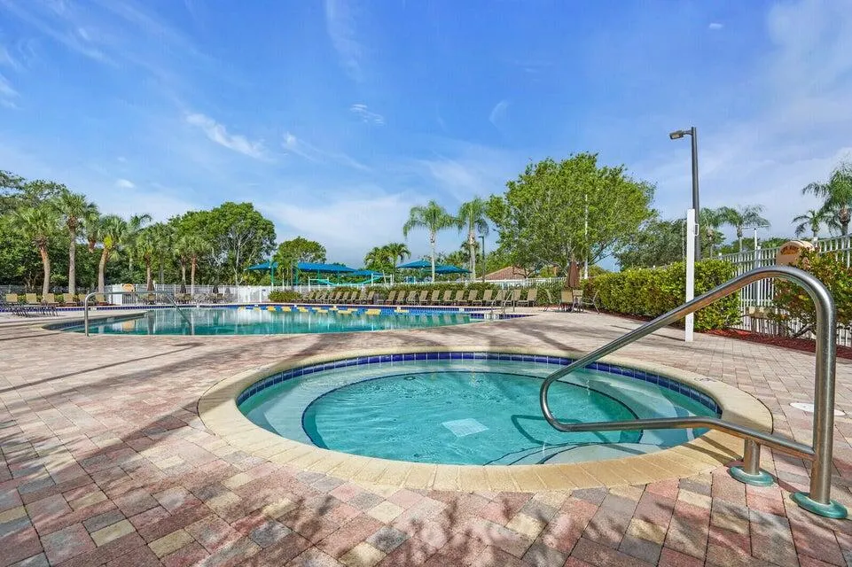 7711 Oak Grove Circle