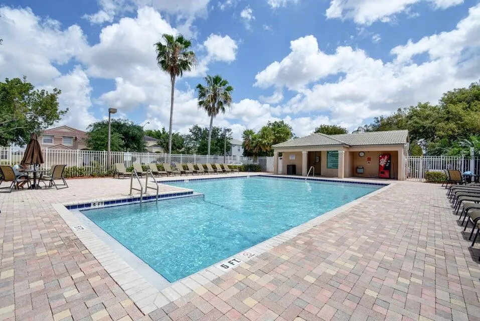 7711 Oak Grove Circle
