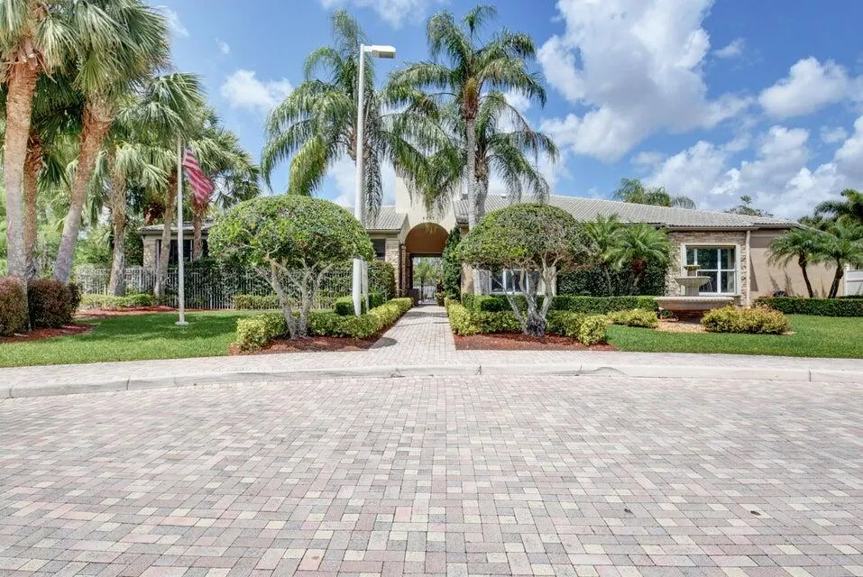7711 Oak Grove Circle