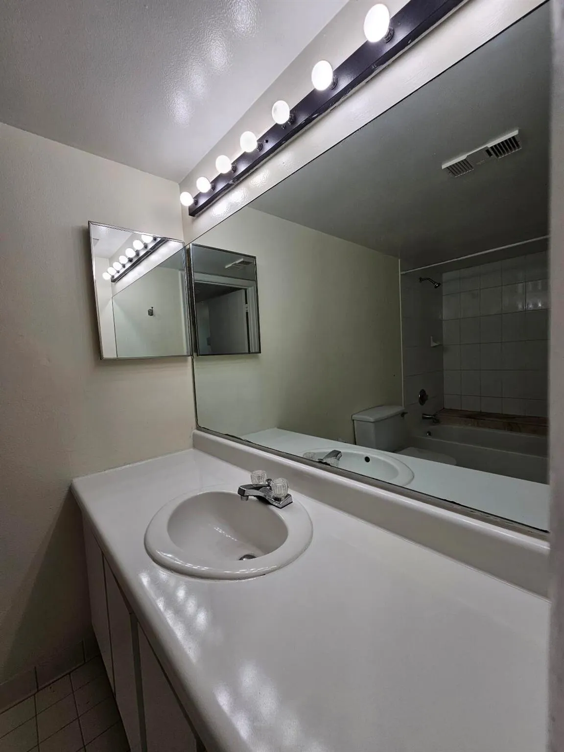 1880 N Congress Avenue, #310